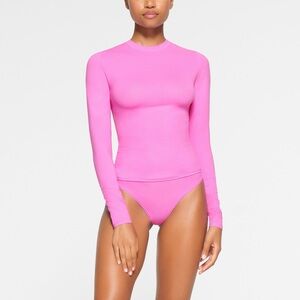 Skims Fits Everybody Long Sleeve T Shirt